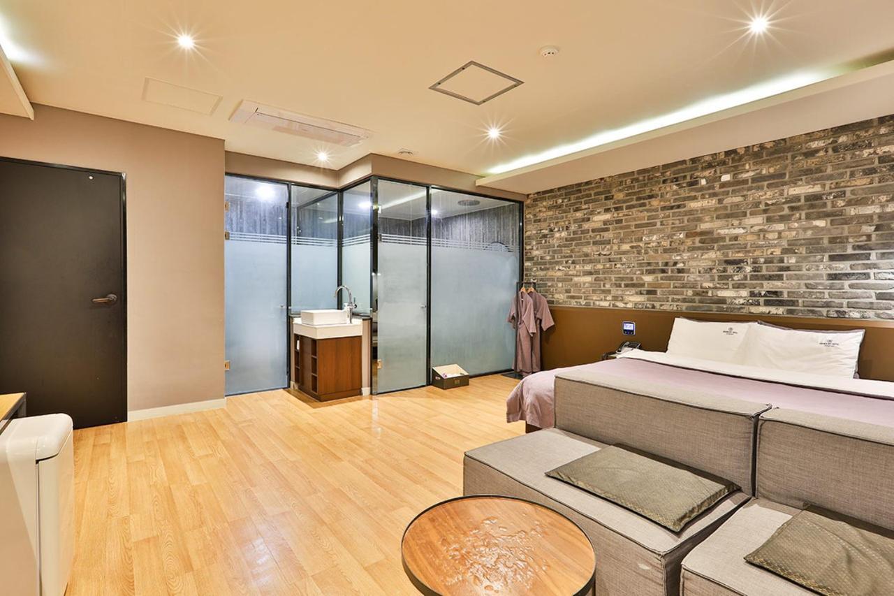 Brown Dot Hotel Jeonggwan Pusan Zewnętrze zdjęcie