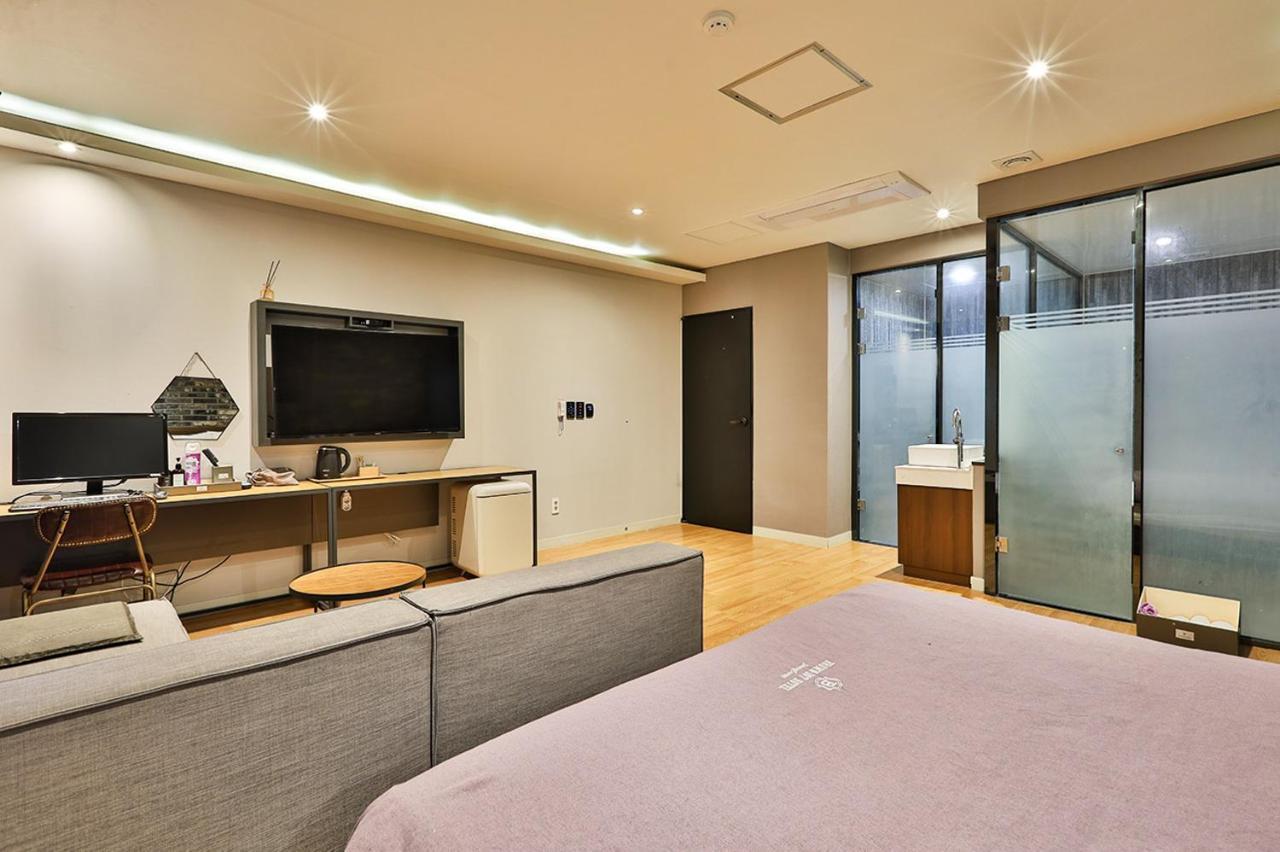 Brown Dot Hotel Jeonggwan Pusan Zewnętrze zdjęcie