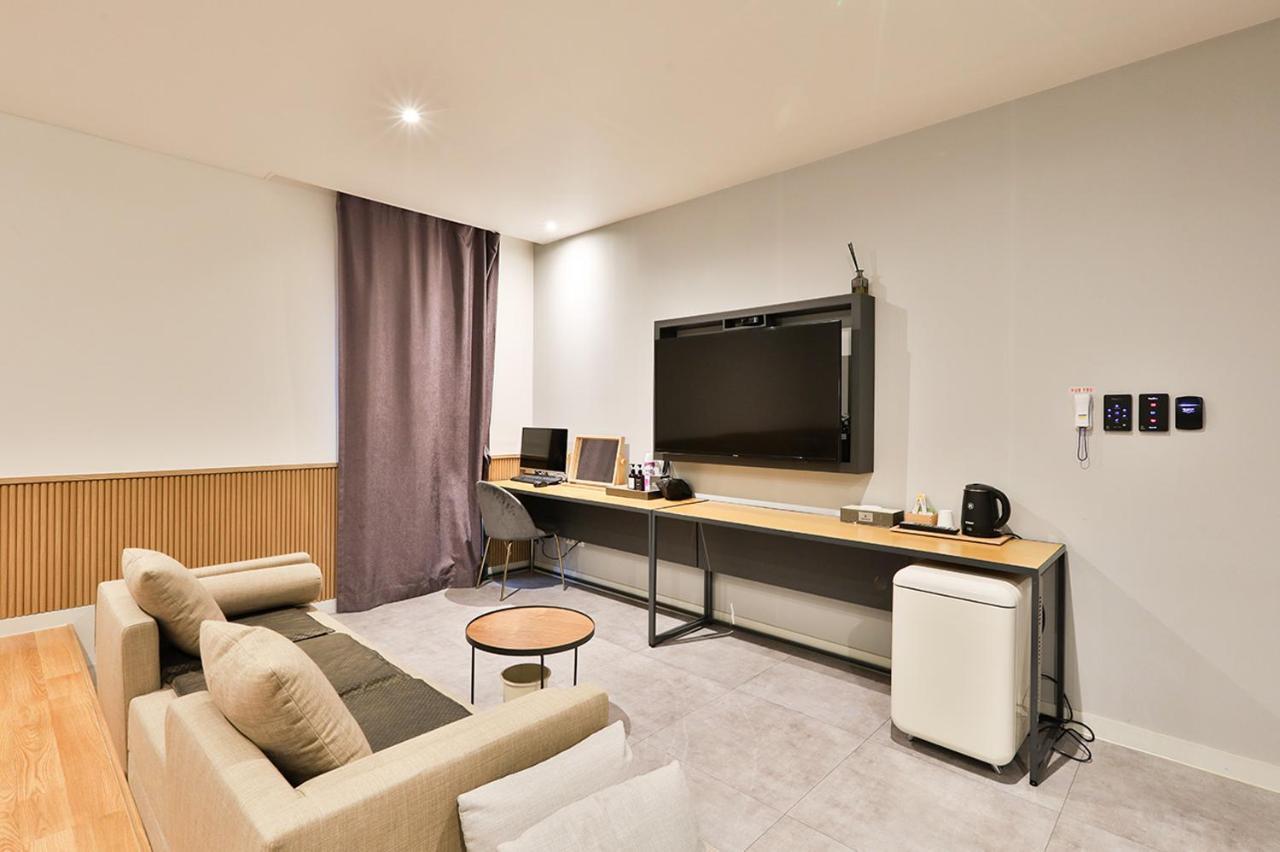 Brown Dot Hotel Jeonggwan Pusan Zewnętrze zdjęcie